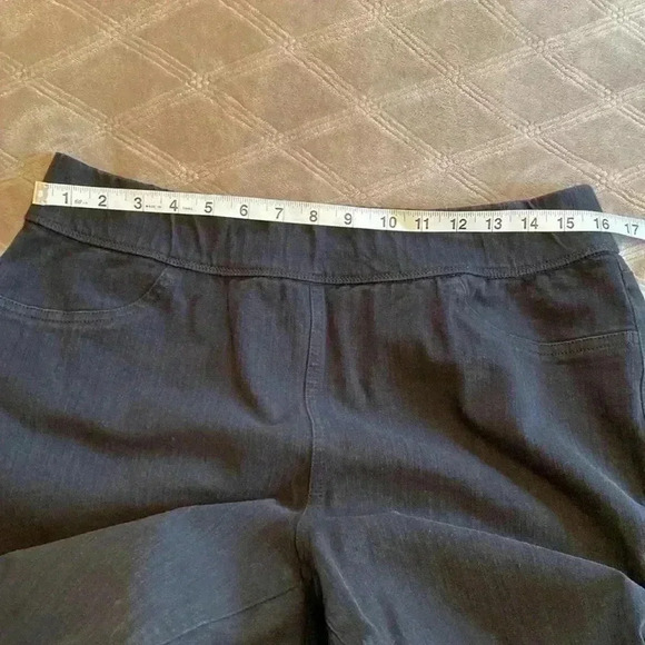 L.L. Bean Classic Fit Woman’s Black Denim Pull On Jeans.  Size 16. - Picture 7 of 10